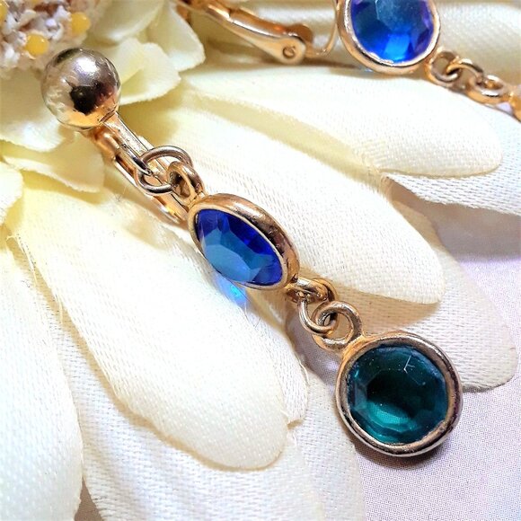 Vintage Earrings Goldtone Screw Back Banded Faceted Crystal - Picture 2 of 6